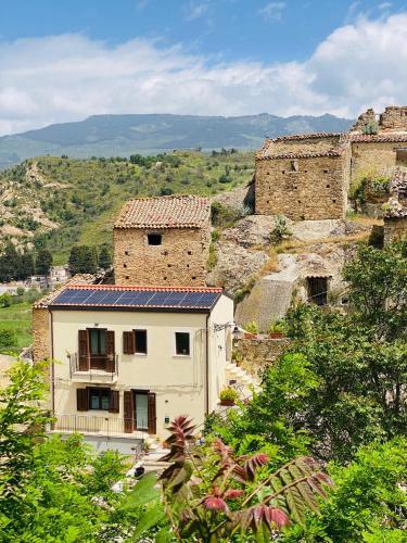 Sperlinga House | lacasetta98