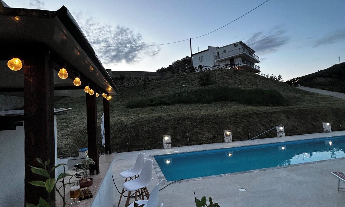 Tarsia Villa | Lakeview Villa: Pool,Jacuzzi, Sauna, Outdoor Kitchen, Pizza Oven & Starry Dining