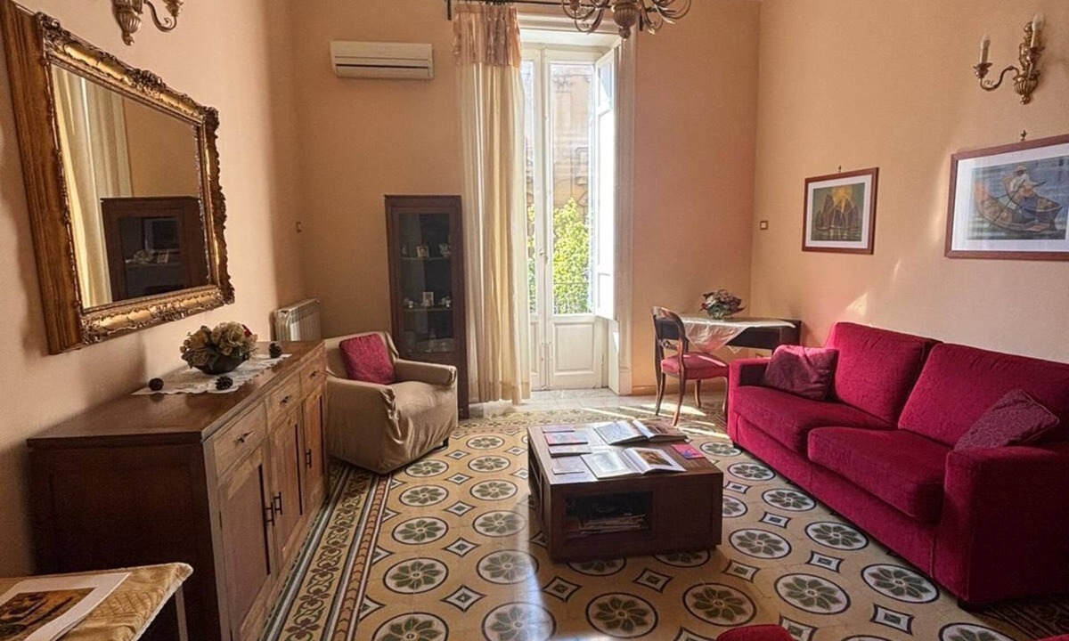 Centro Storico Apartment | Large Art Nouveau dwelling in central Via Roma near major monuments