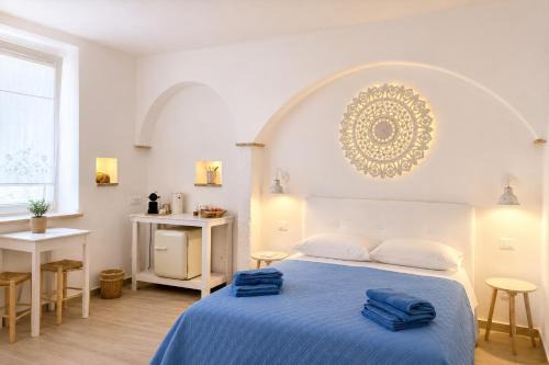 Le Castella House | Le Stanze a Le Castella sul mare Camere nuove in stile mediterraneo