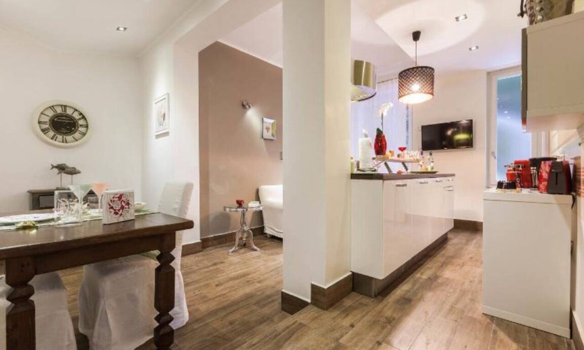 San Teodoro Apartment | LILY'S: TERRACE, NEAR DOWTOWN AND HARBOR, FREE PARK
