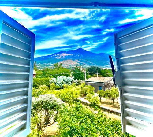 Aci Sant'Antonio House | Linden House Etna