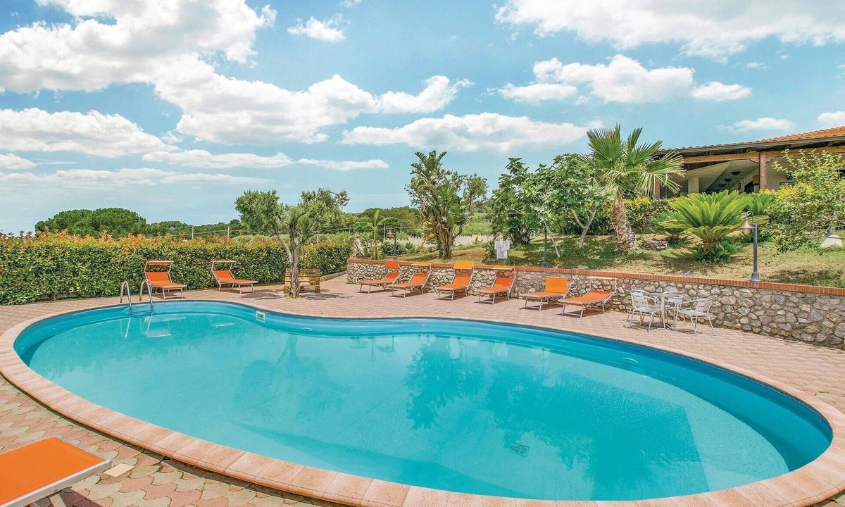 Ricadi Apartment | Lovely apartment in Ricadi with outdoor swimming pool