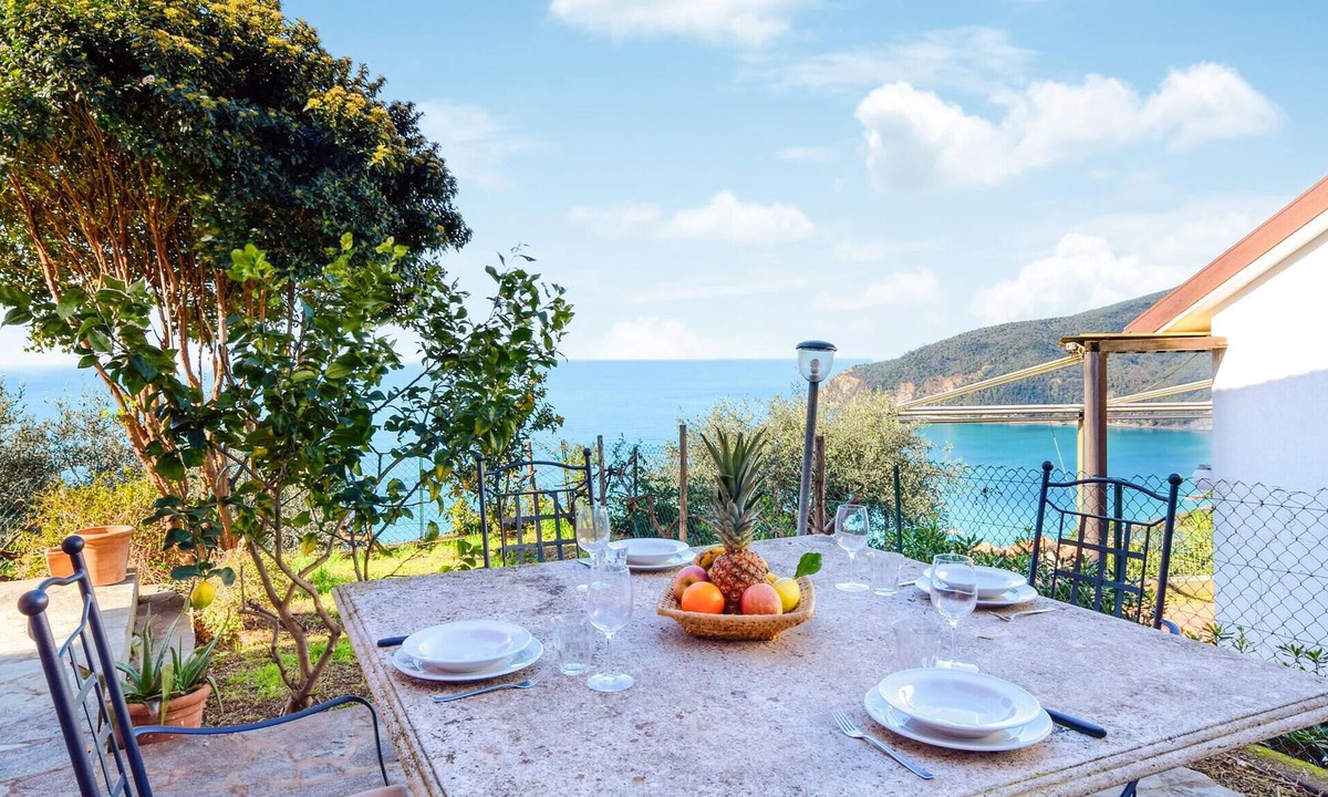 Moneglia House | Lovely home in Moneglia with ethernet internet