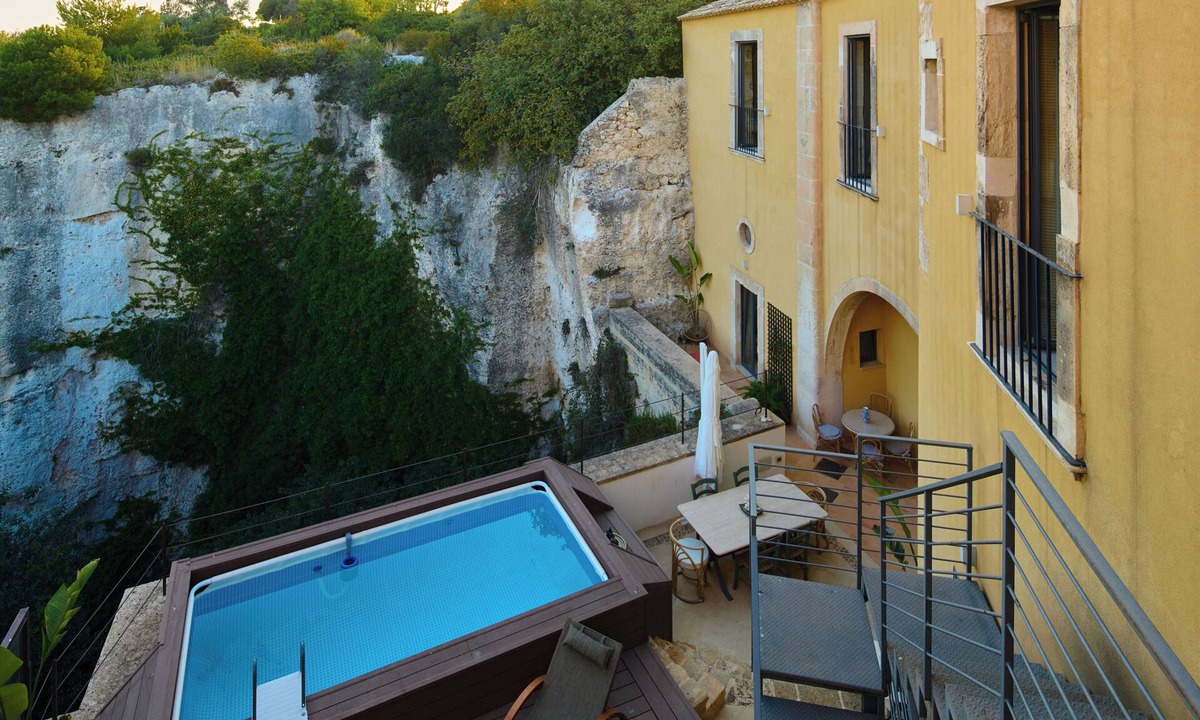 Grottasanta Villa | LTM GREENHOUSE Evocative historic home in the Latomia dei Cappuccini