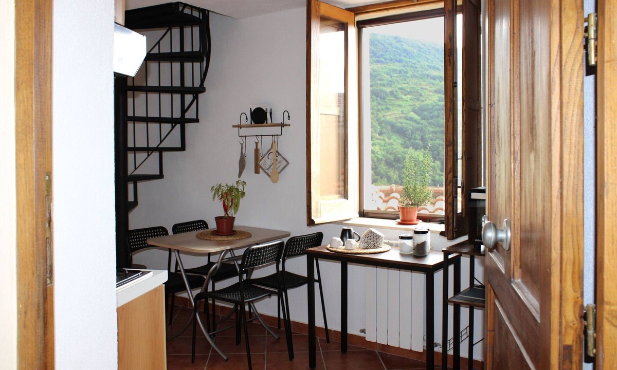 Sangineto Apartment | Lumiravista - Alto: Maisonette with Panoramic Views in Historic Sangineto