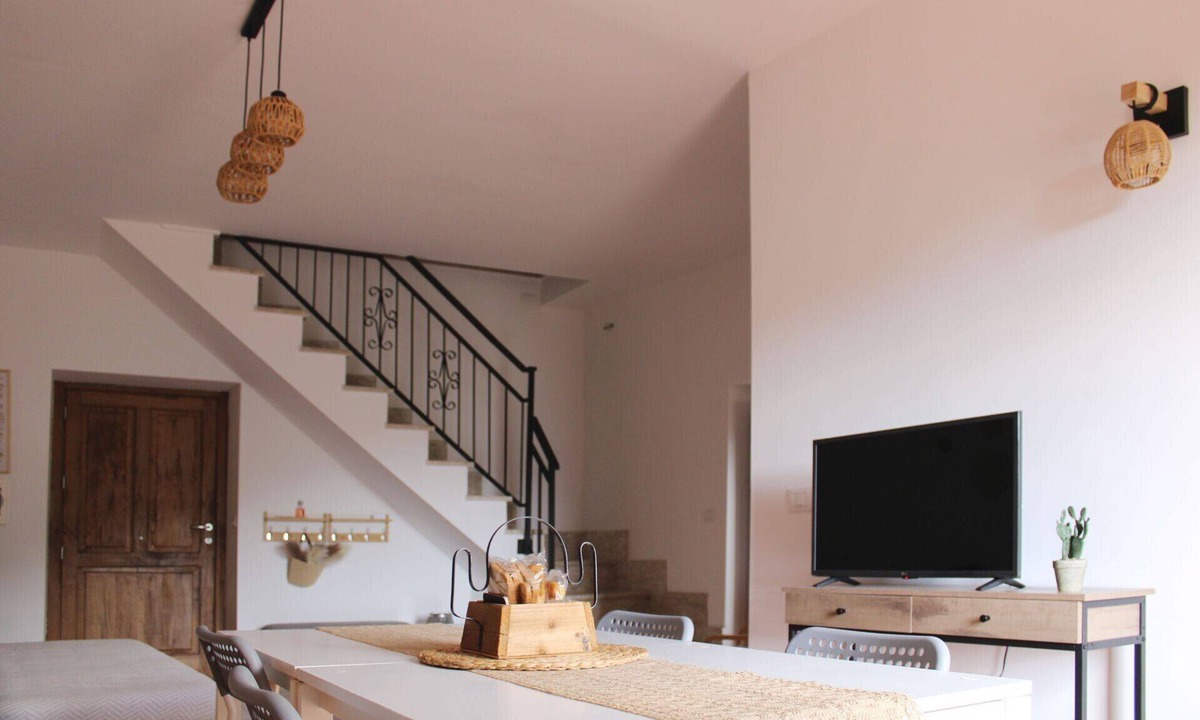 Sangineto Apartment | Lumiravista - Panorama: Cozy House with Hills and Sea View