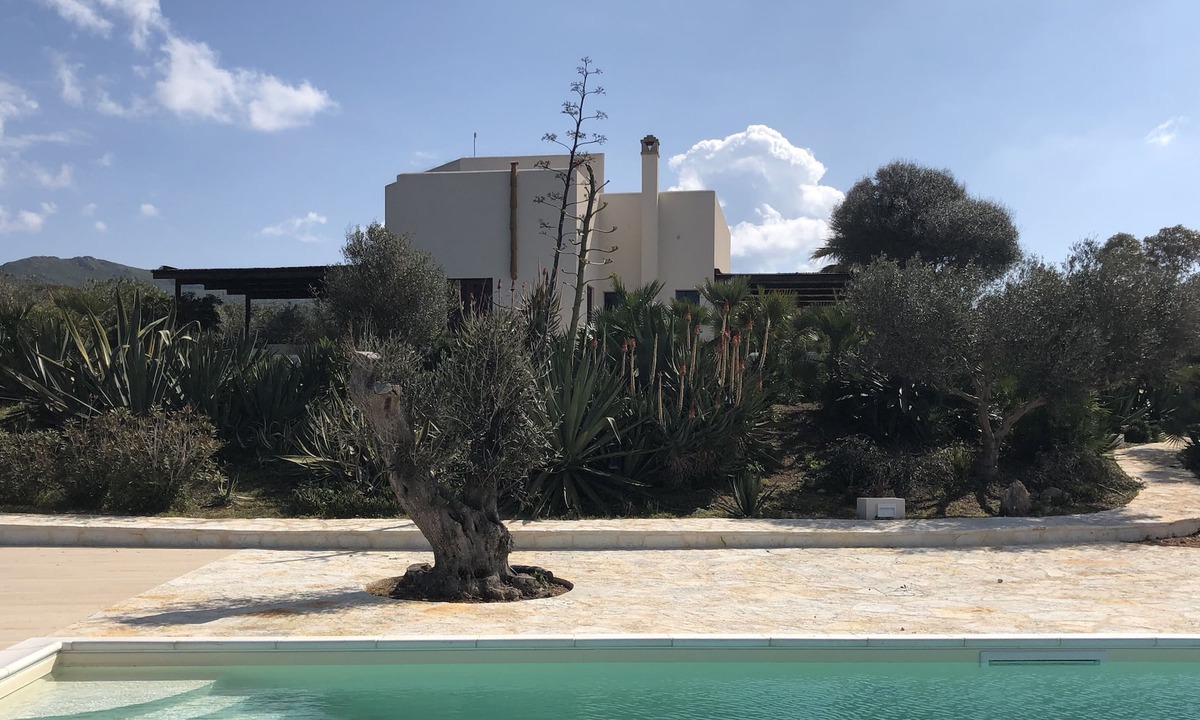 Favignana Villa | Luxurious seafront Villa with swimming pool and large mediterranean garden