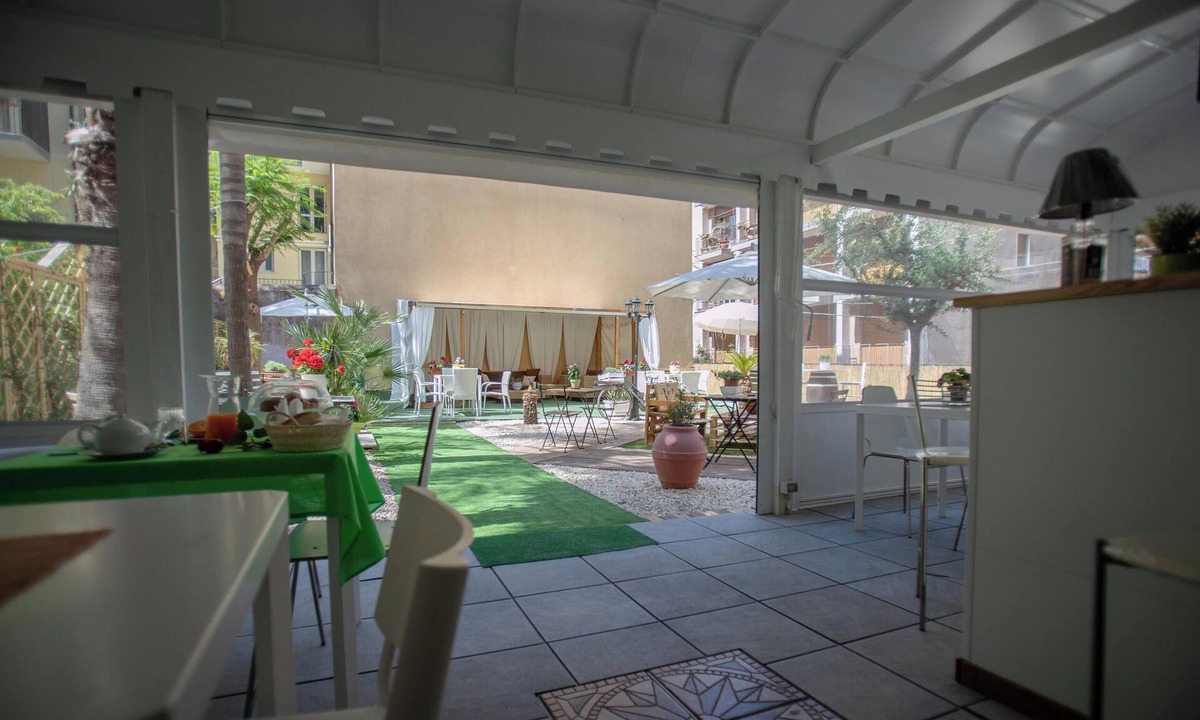 Borgo-Sanzio Bed & Breakfast | Luxury b&b Villa Bellini: residential oasis 5 minutes from downtown