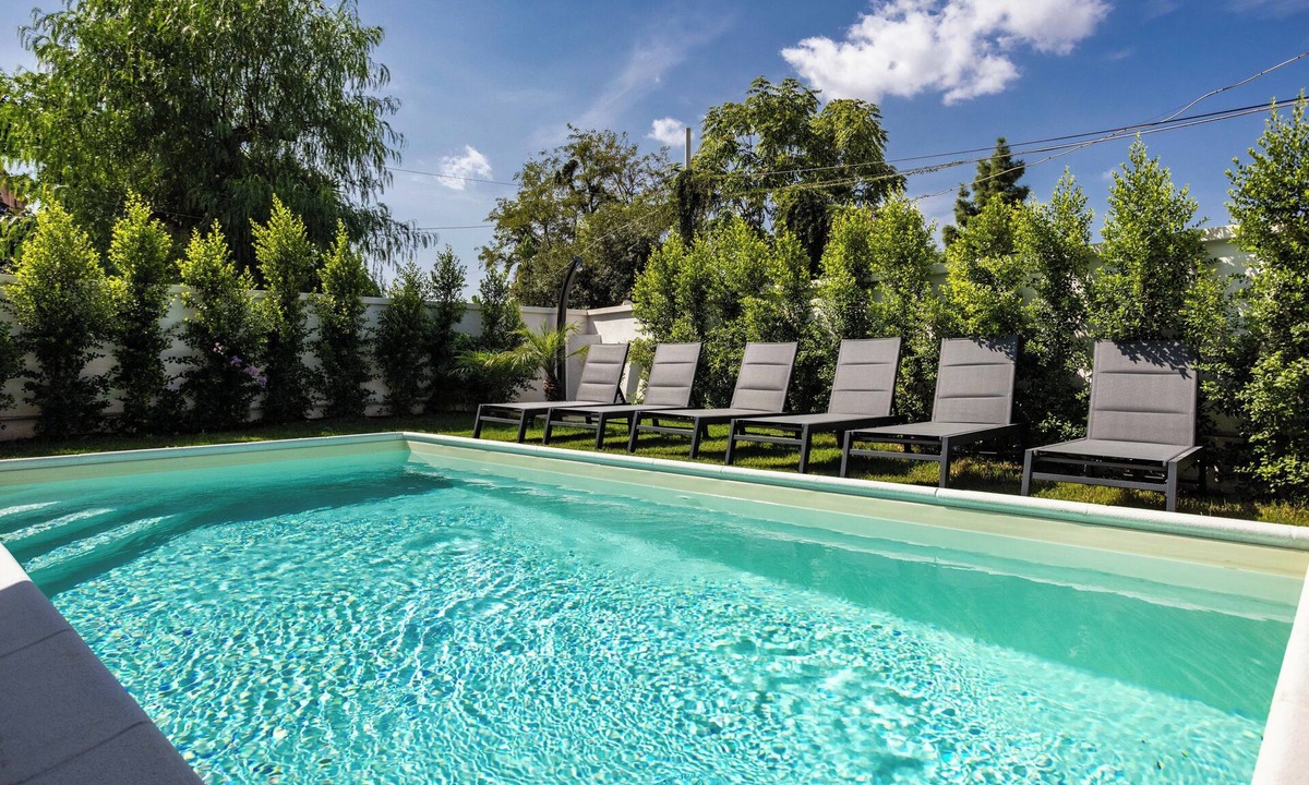 Palermo Villa | Luxury Jacuzzi Villa Athena