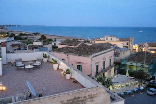 Pozzallo Apartment | Luxury Palace Attico vista mare e torre Cabrera