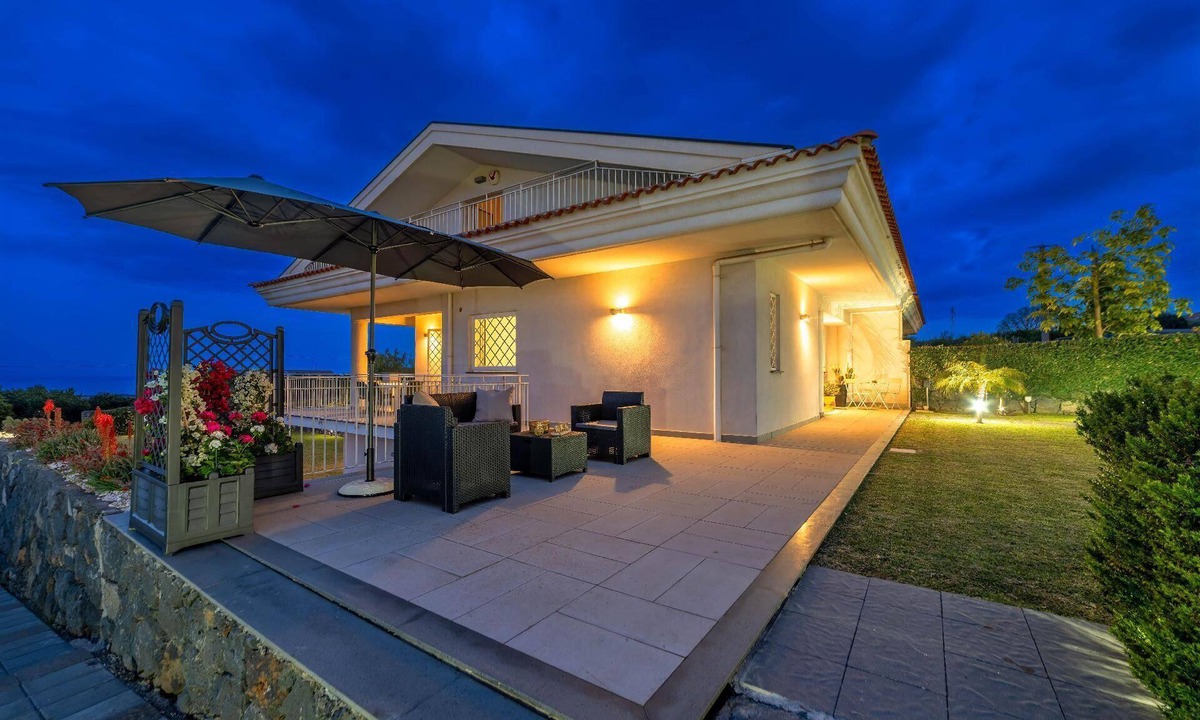 Aci San Filippo House | Luxury, seascape, Etna view, pool, 3 kms from the sea, superior furniture