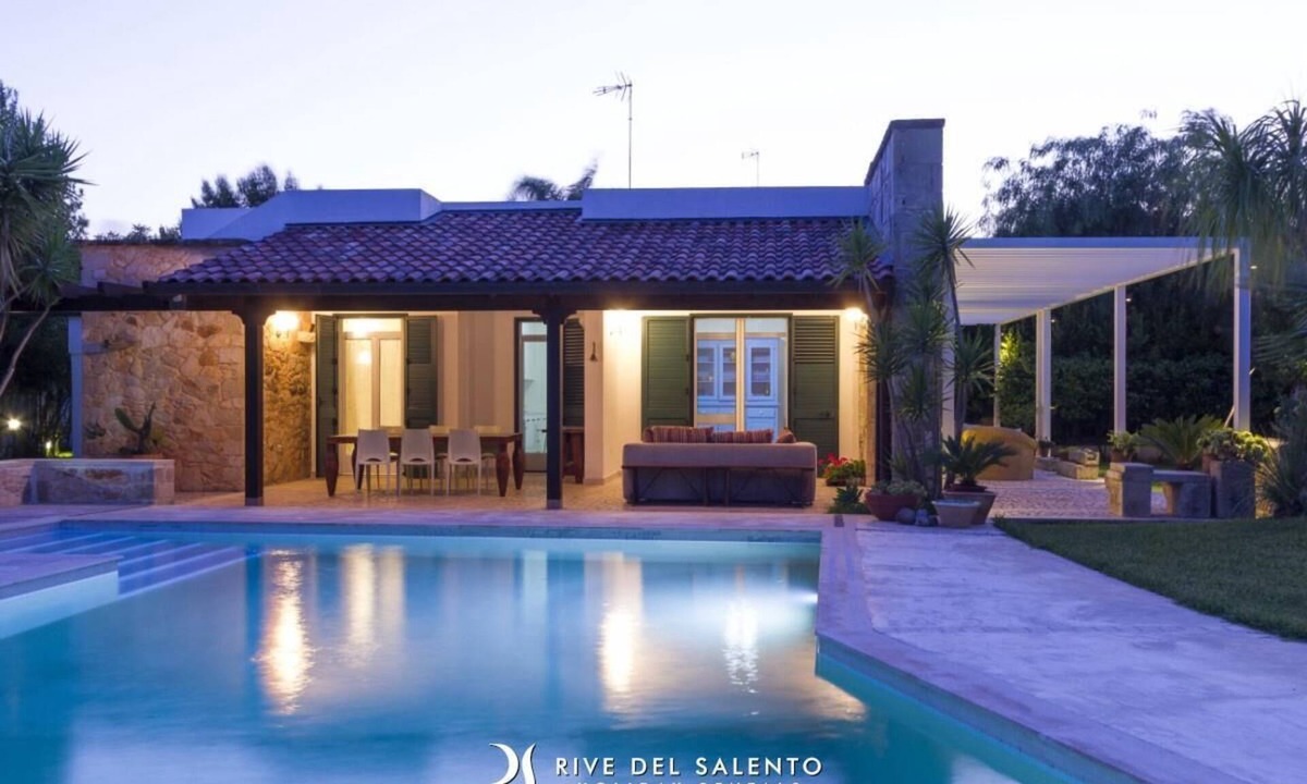 Torre dell'Orso Villa | Luxury villa for 8 people with pool and garden in Torre dell'Orso in Salento