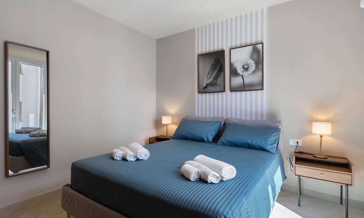 Santa Flavia Apartment | 'Maestrale' Apartment with Balcony, Wi-Fi and Air Conditioning