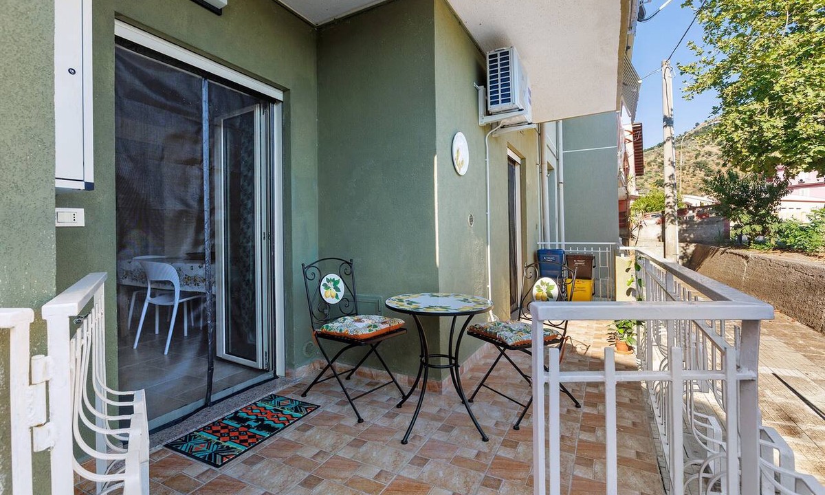 Patti Apartment | Malluzzo Holidays Apartment with Hill View, Wi-Fi, and Air Conditioning