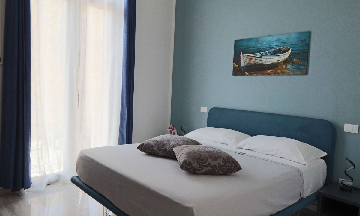 Favignana Apartment | MARETTIMO Superior Room with Balcony on the Square