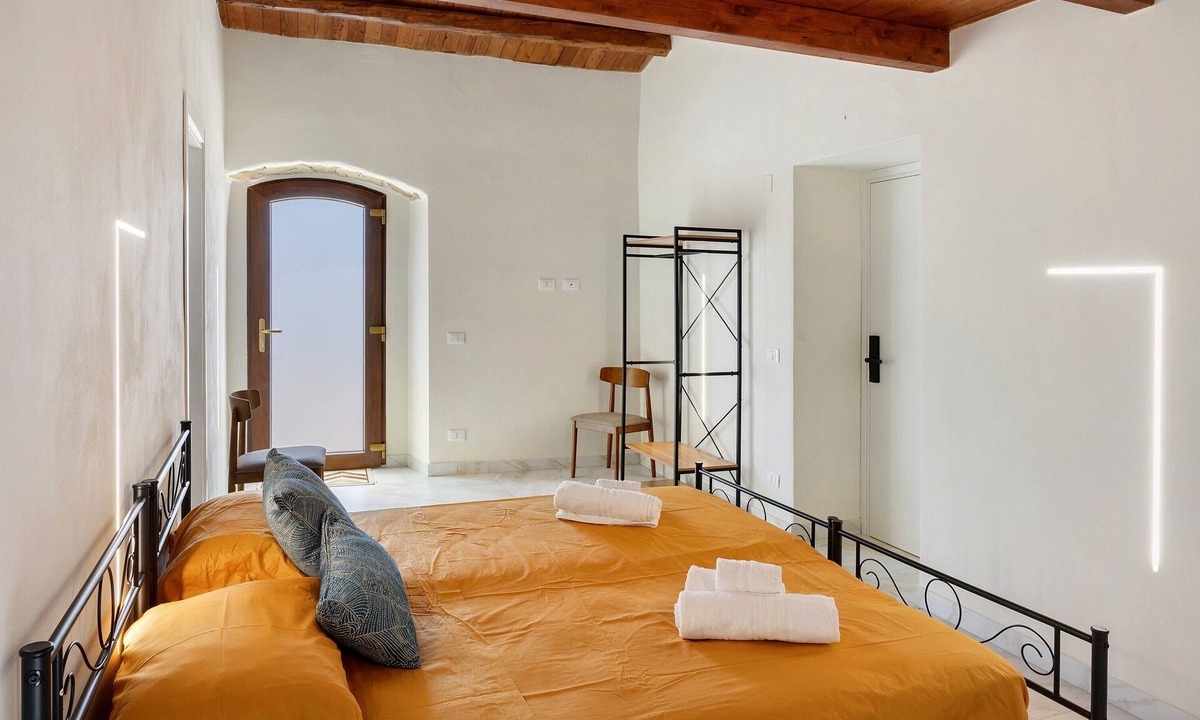 Caccamo Apartment | ‘Mariì’ Room at Sikania Agrirelais with Mountain View, Wi-Fi, and Air Conditioning