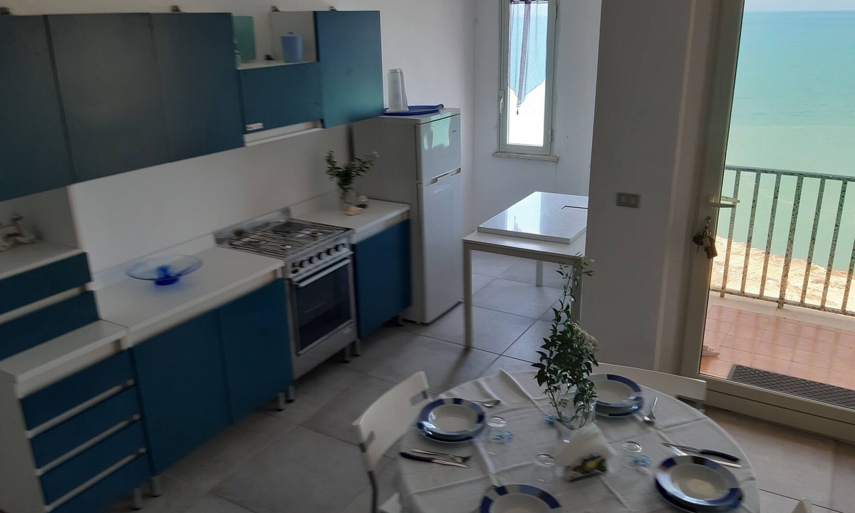 Cava dʼAliga Apartment | MAVI apartment 2 MIN WALKING DISTAN from the SEA, terrace with sea view.IDROMASS