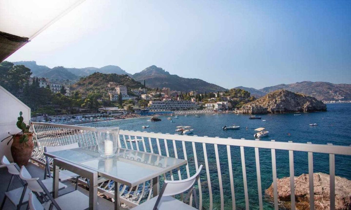 Mazzaro Apartment | Mazzaro Bay Suite-Holiday home with private access to the sea