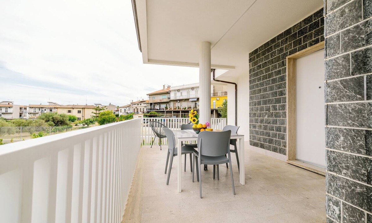 Marina di Davoli Apartment | Medea, apartment in a villa near Soverato, Ionian Coast of Calabria—open year-round