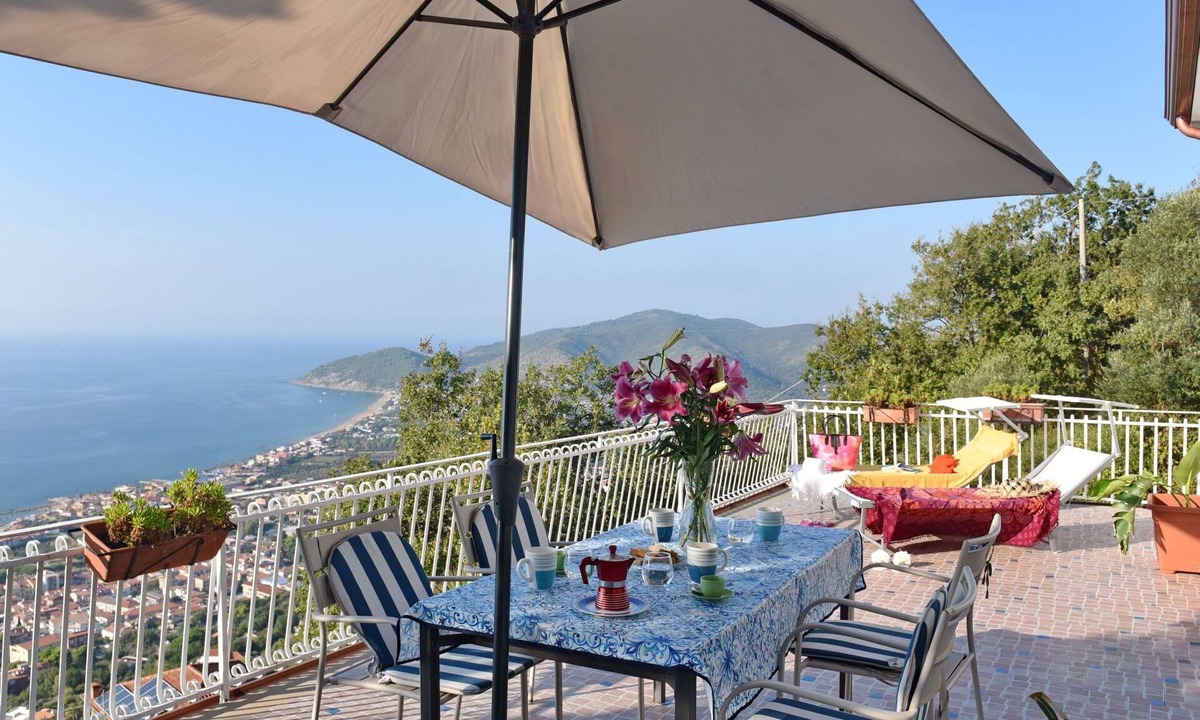 Castellabate Historic Centre Apartment | mit Meerblick und großer Terrasse by Interhome