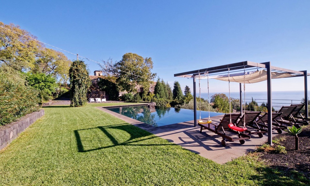 Coste House | mit Pool Infinity by Interhome