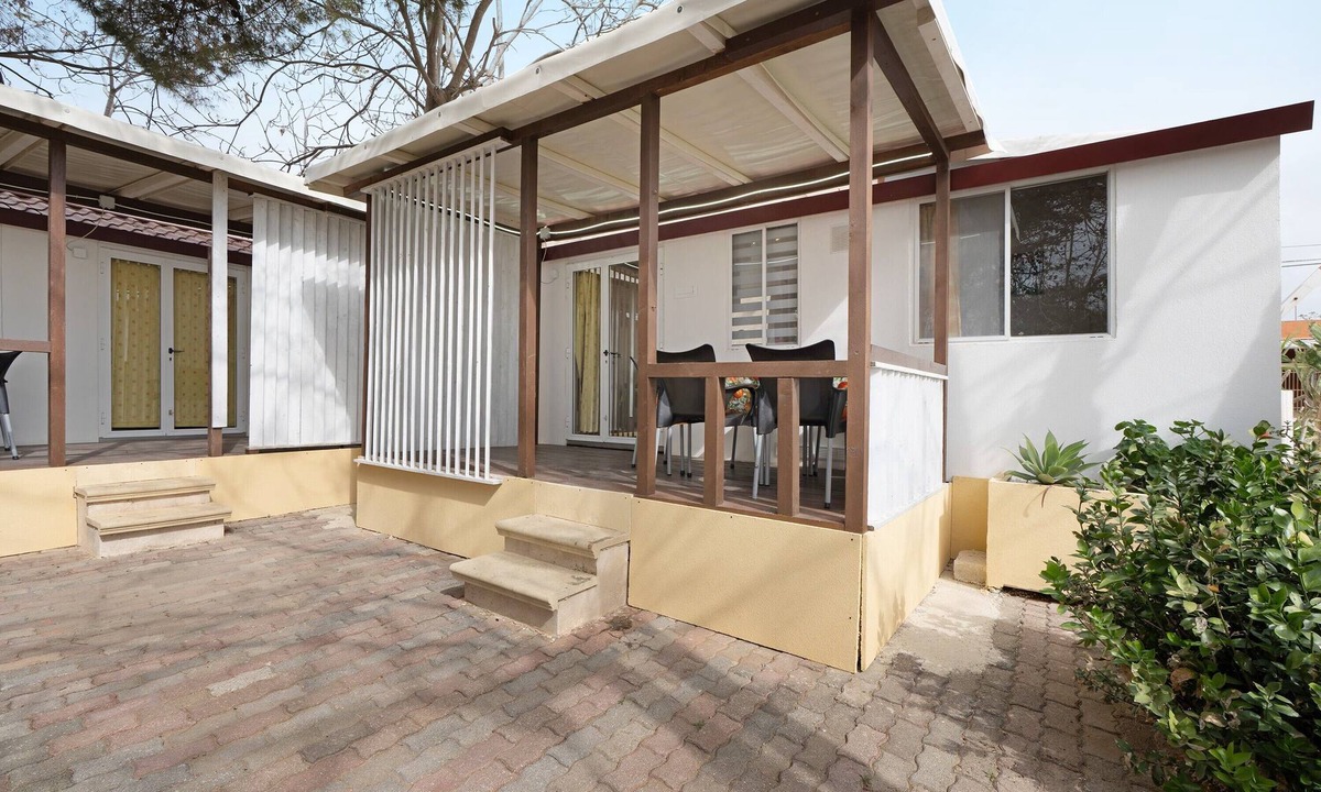Triscina RV Rental | Mobile Home 'Casa Mobile 1' with Shared Garden and Wi-Fi