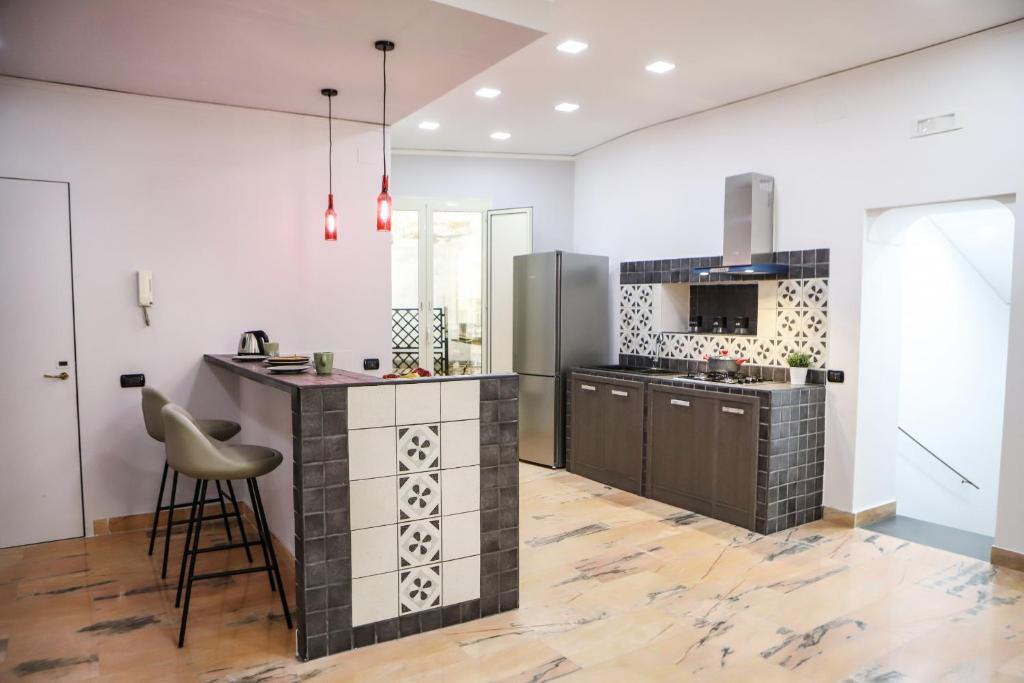 Historical Center Apartment | Modern Apartment at Piazza del Gesu' by Wonderful Italy