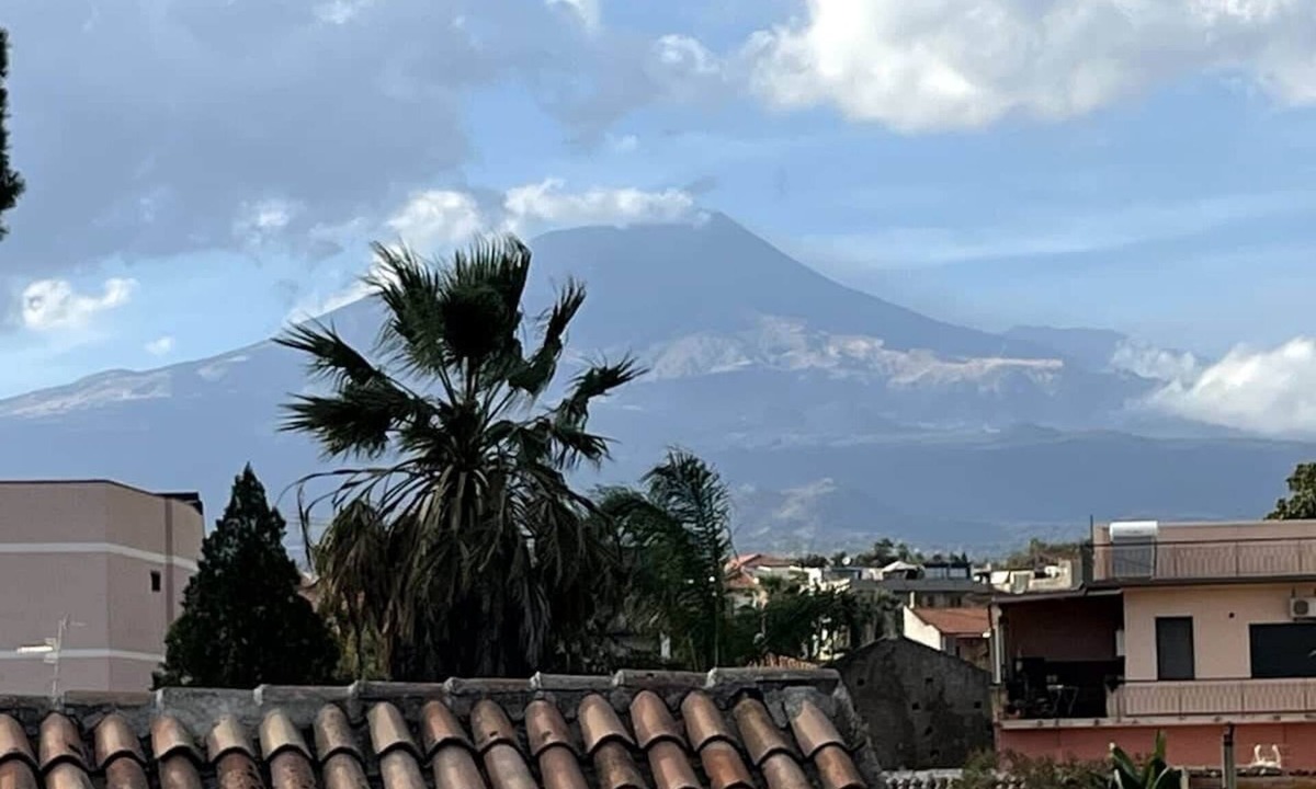 Gravina di Catania House | Modica House with a View of Mount Etna