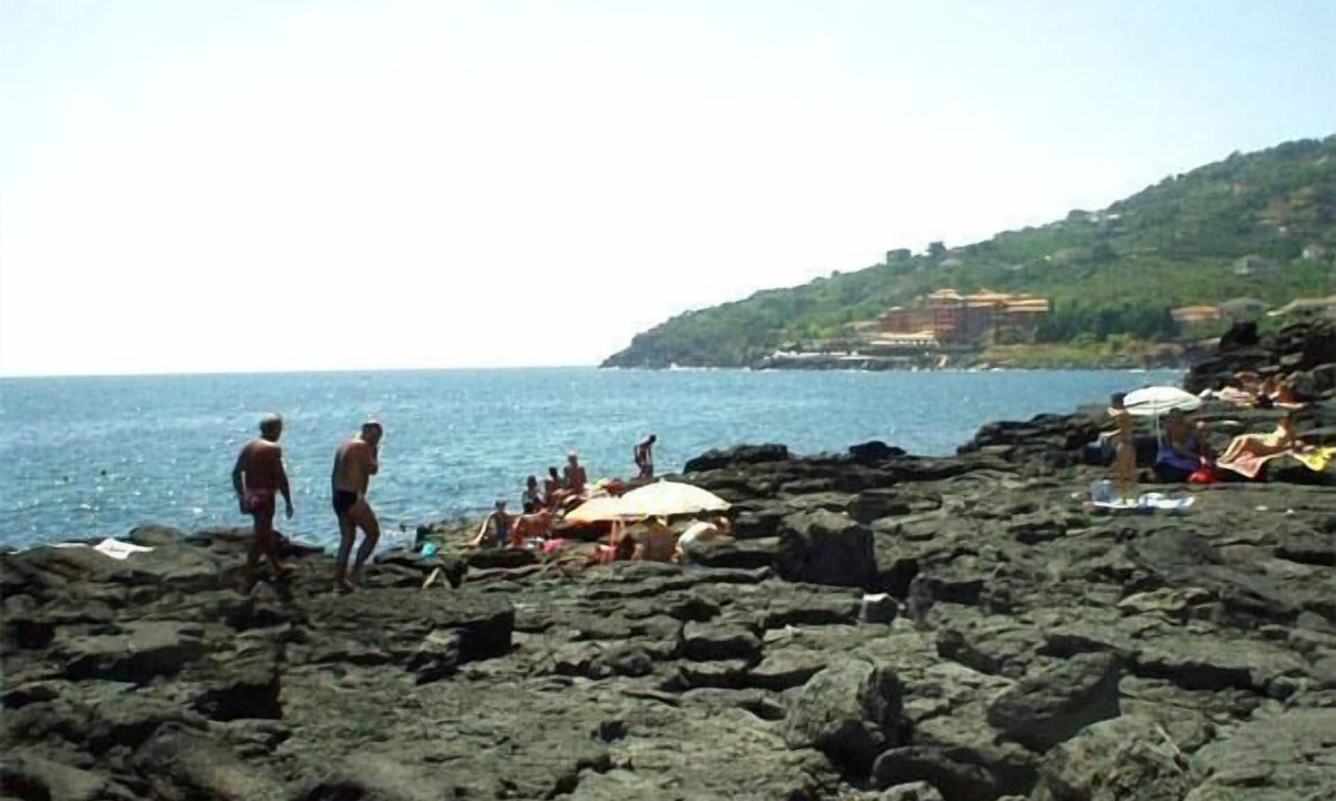 Santa Tecla Apartment | Mono Vista Mare flat in Acireale