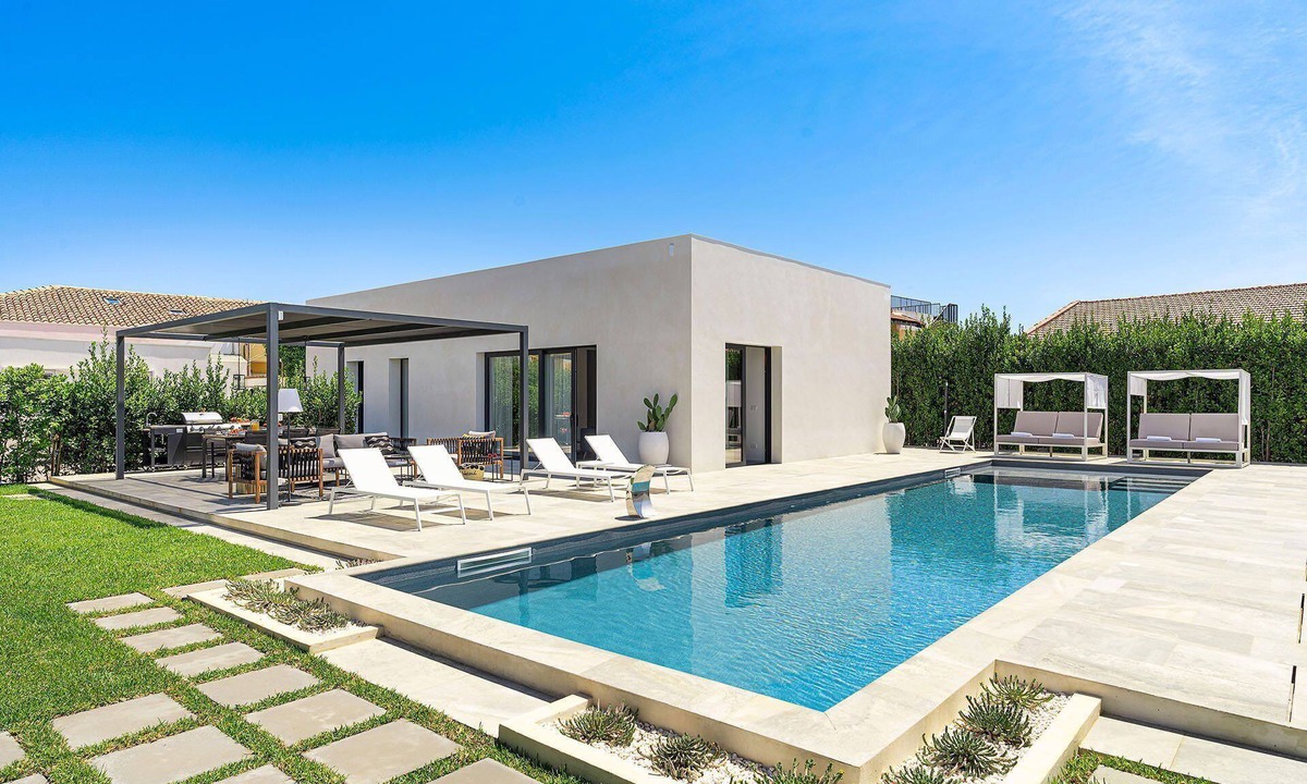 Carrozziere Villa | My Rental Homes - Villa La Isla with salt water private pool with whirlpool