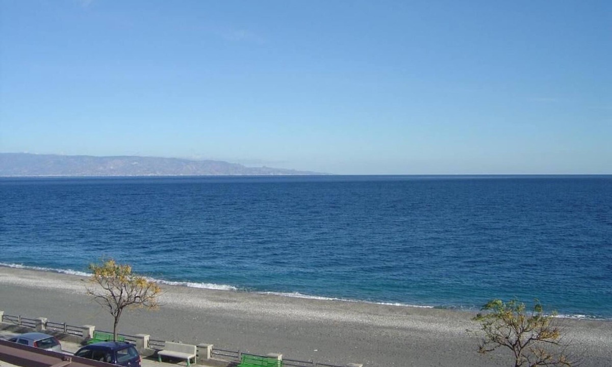 Roccalumera Apartment | Myron Apartment SEA FRONT beachfront house