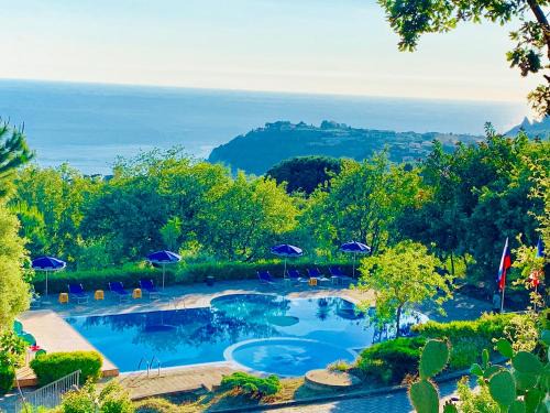 Ricadi Apartment | NaturaMare Apartments - Piscina Idromassaggio con Vista Mare Aperta fino alle ore 22-00