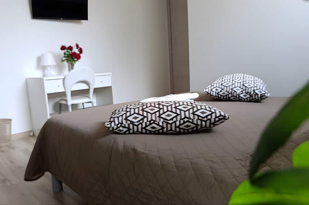 Villalba House | NEW LIFE Villalba Resort - Room '101' with Shared Terrace, Wi-Fi and Air Conditioning