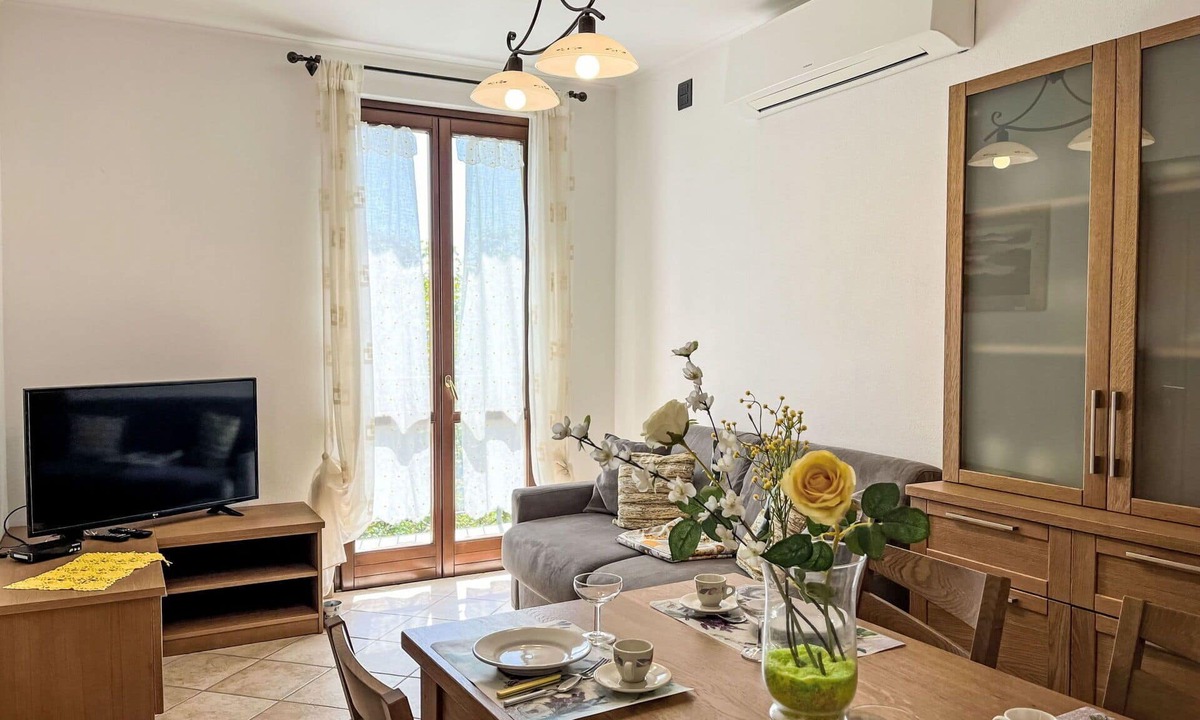 Albisola Superiore Apartment | Nice apartment for 5 people with WIFI, TV, patio, pets allowed and panoramic view