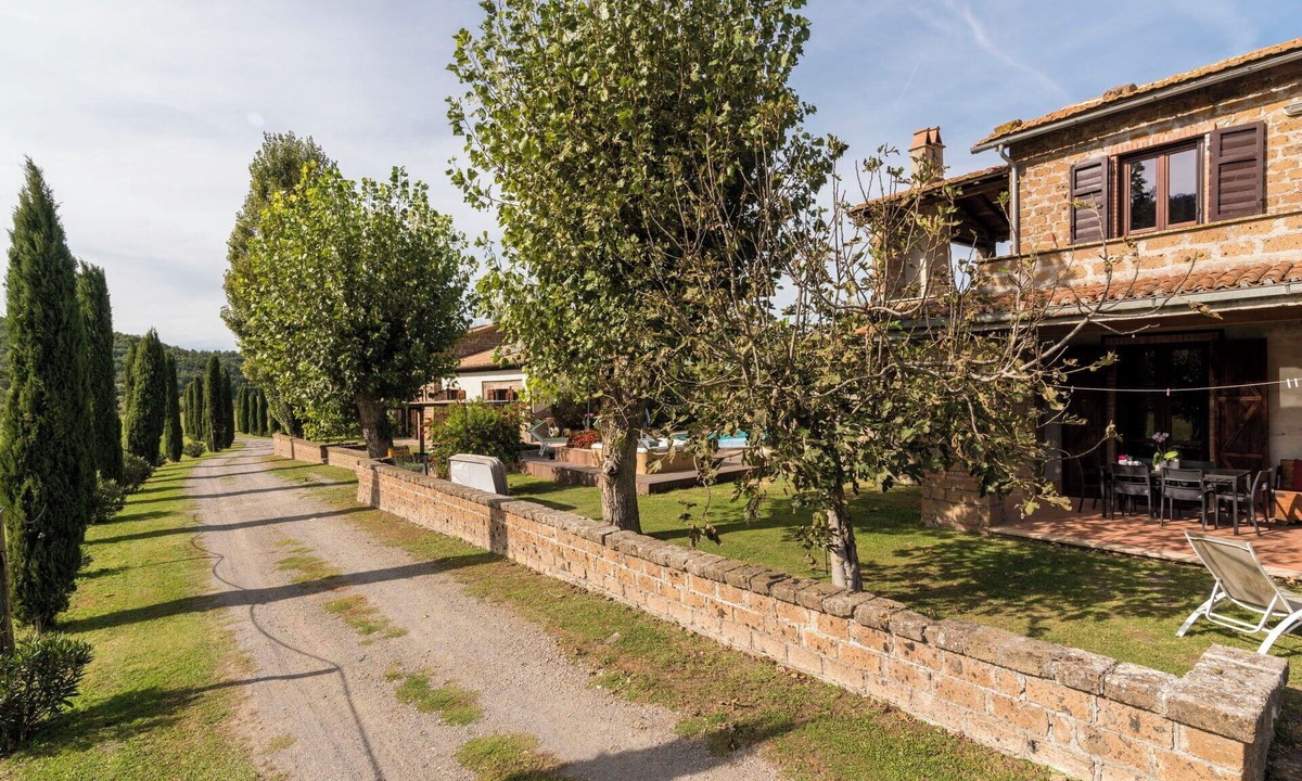 Montefiascone Villa | Nice apartment in villa with WIFI, pool, hot tub, TV, patio, pets allowed and panoramic view
