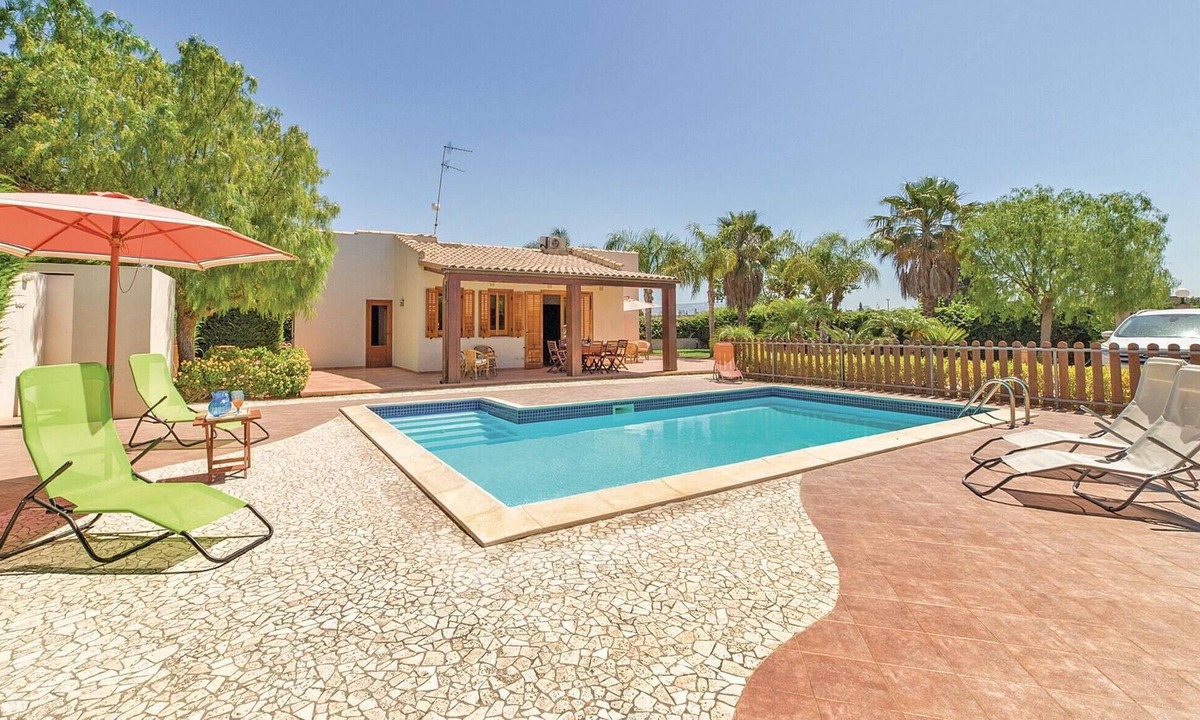 Contrada Fiori Sud House | Nice home in Menfi AG with private swimming pool, can be inside or outside