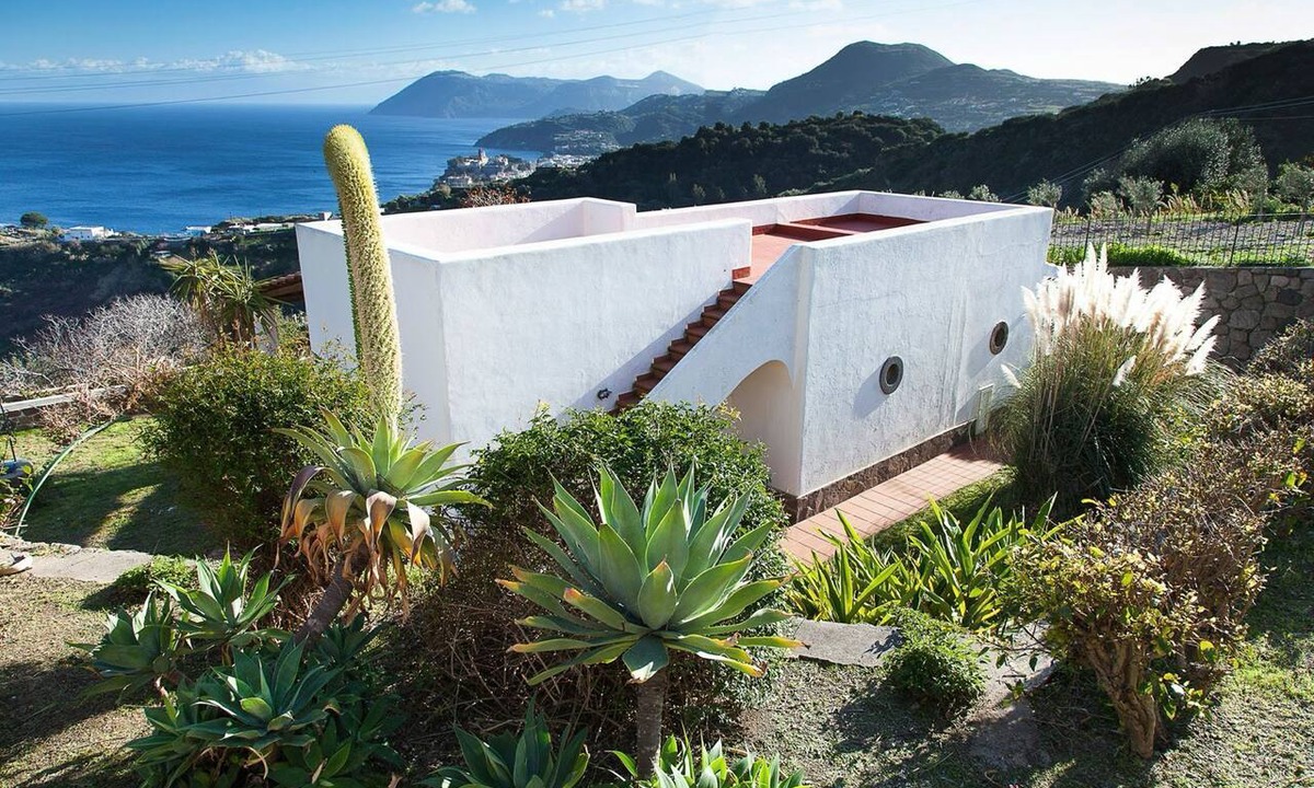 Lipari House | Olivetta – Vacation Home with Ocean View & Garden, Lipari (Aeolian Islands)