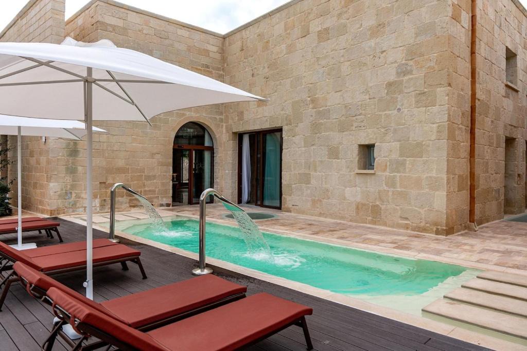 Centro Storico House | Palazzo Corte Dei Granai Raro Villas Homes Collection