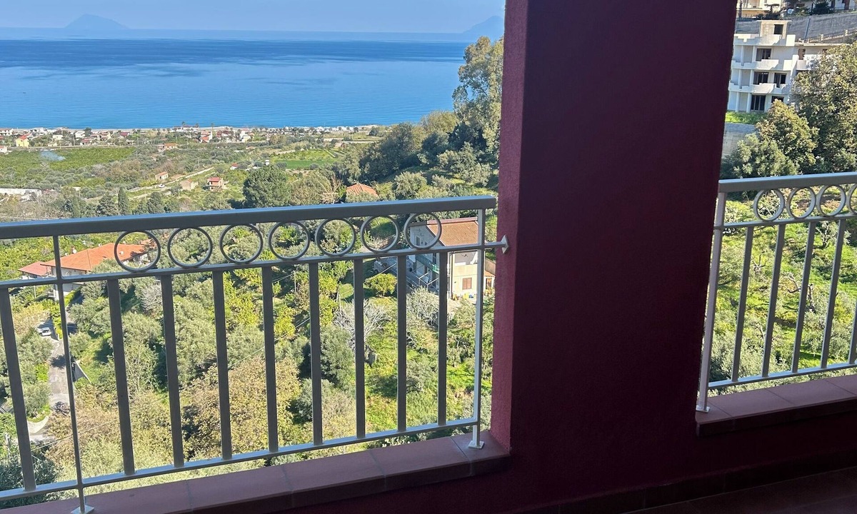 Brolo Apartment | Panorama d'oro