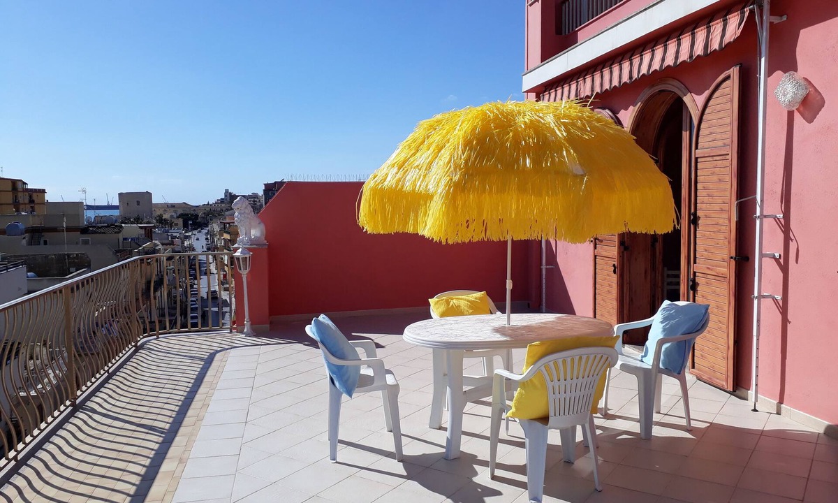 Pozzallo Apartment | Paradise Terrace 150 mt Pietre Nere beach