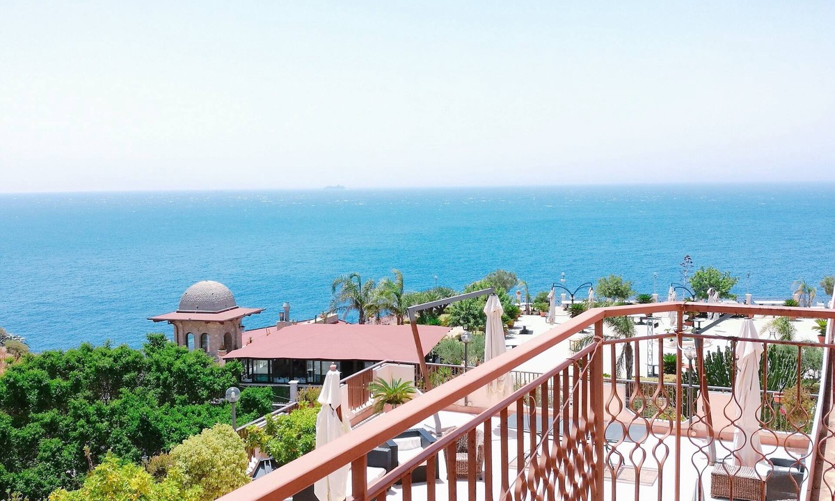 Motta San Giovanni Hotel | PARADISO