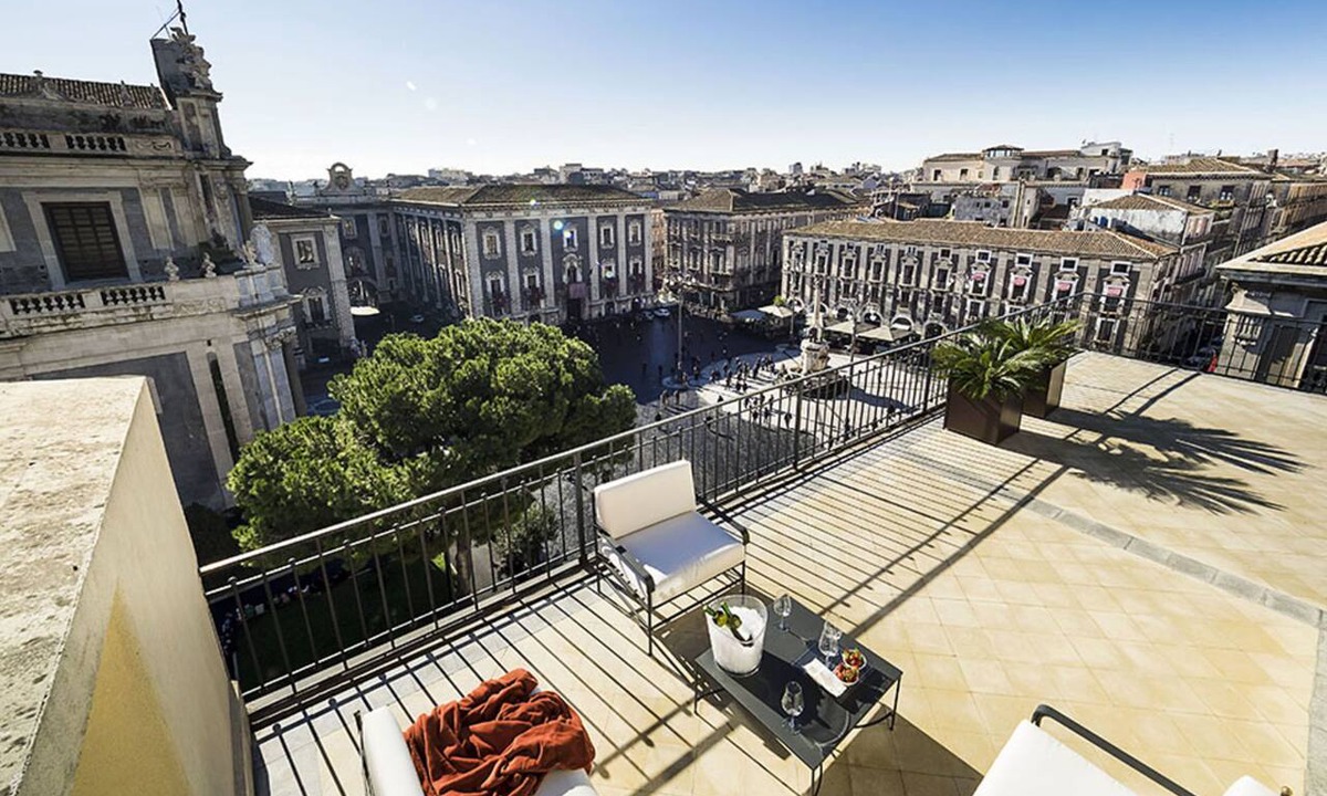 Catania City Centre Apartment | Penthouse - Apartment in Catania, 4 People, Wifi, A/C