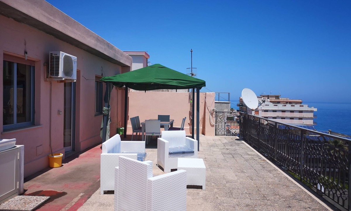 Santa Teresa di Riva Apartment | PENTHOUSE-SUITE WITH PRIVATE SOLARIUM NEAR TAORMINA