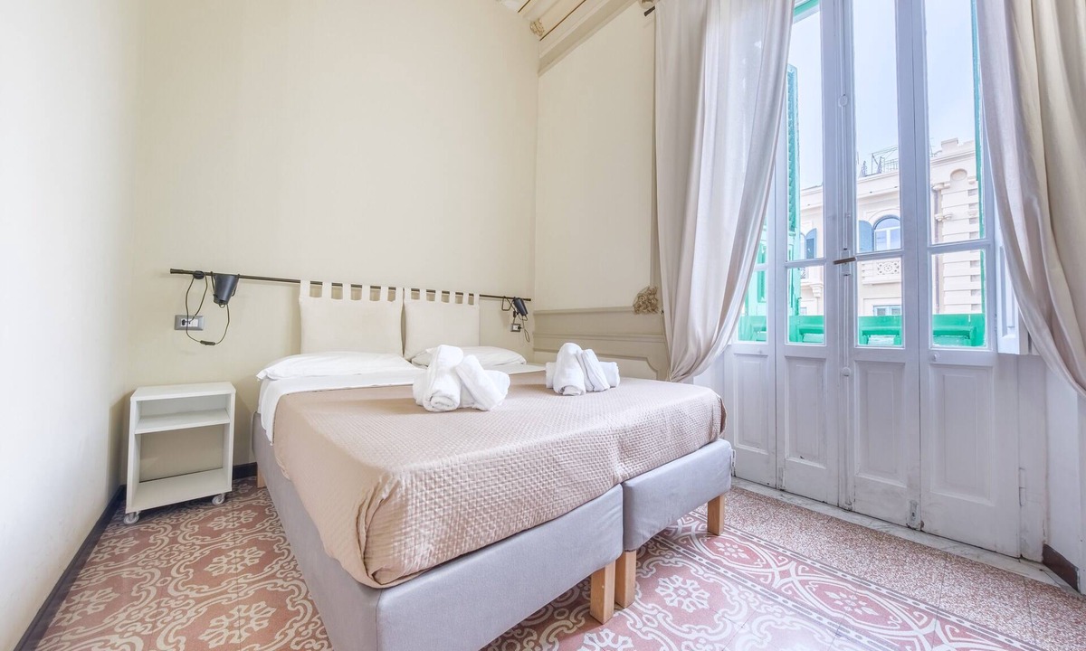 Messina Apartment | Period Room '1923' with Balcony, Wi-Fi and Air Conditioning