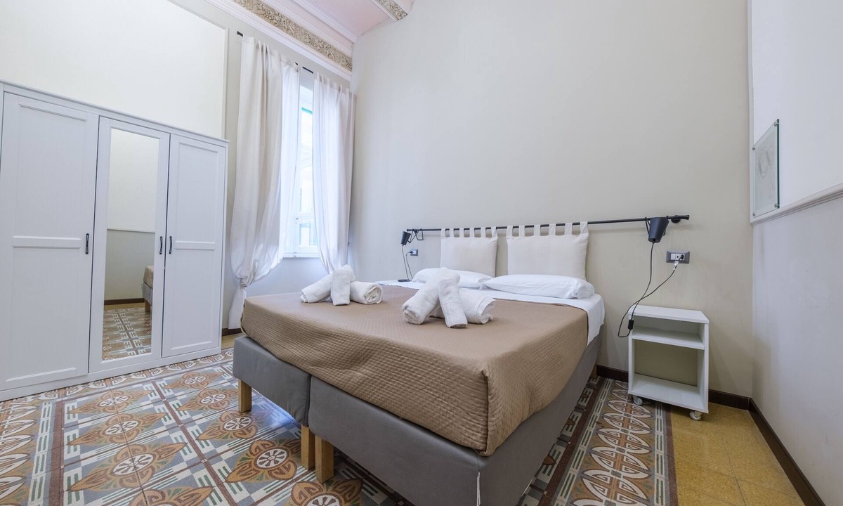 Messina Apartment | Period Room '1925' with Wi-Fi and Air Conditioning