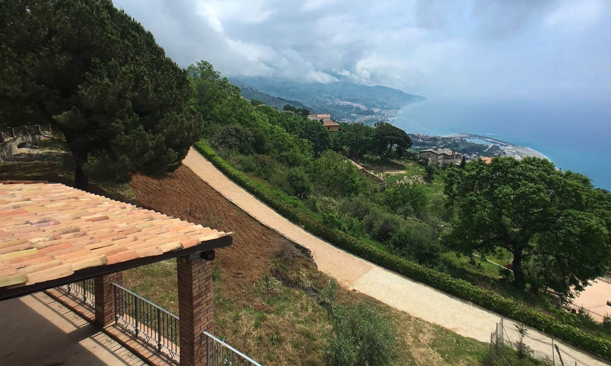 Cetraro House | Pet-Friendly Farmhouse
