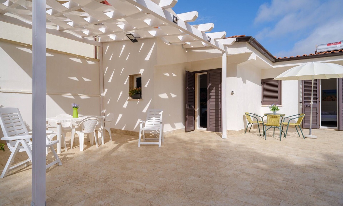 La Strea House | Pet-Friendly Holiday Home 'Villa Namastè' with Garden & A/C