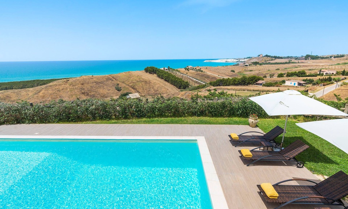 Montallegro Villa | Pool villa close to a beautiful sandy beach, Bovo Marina, Sicily