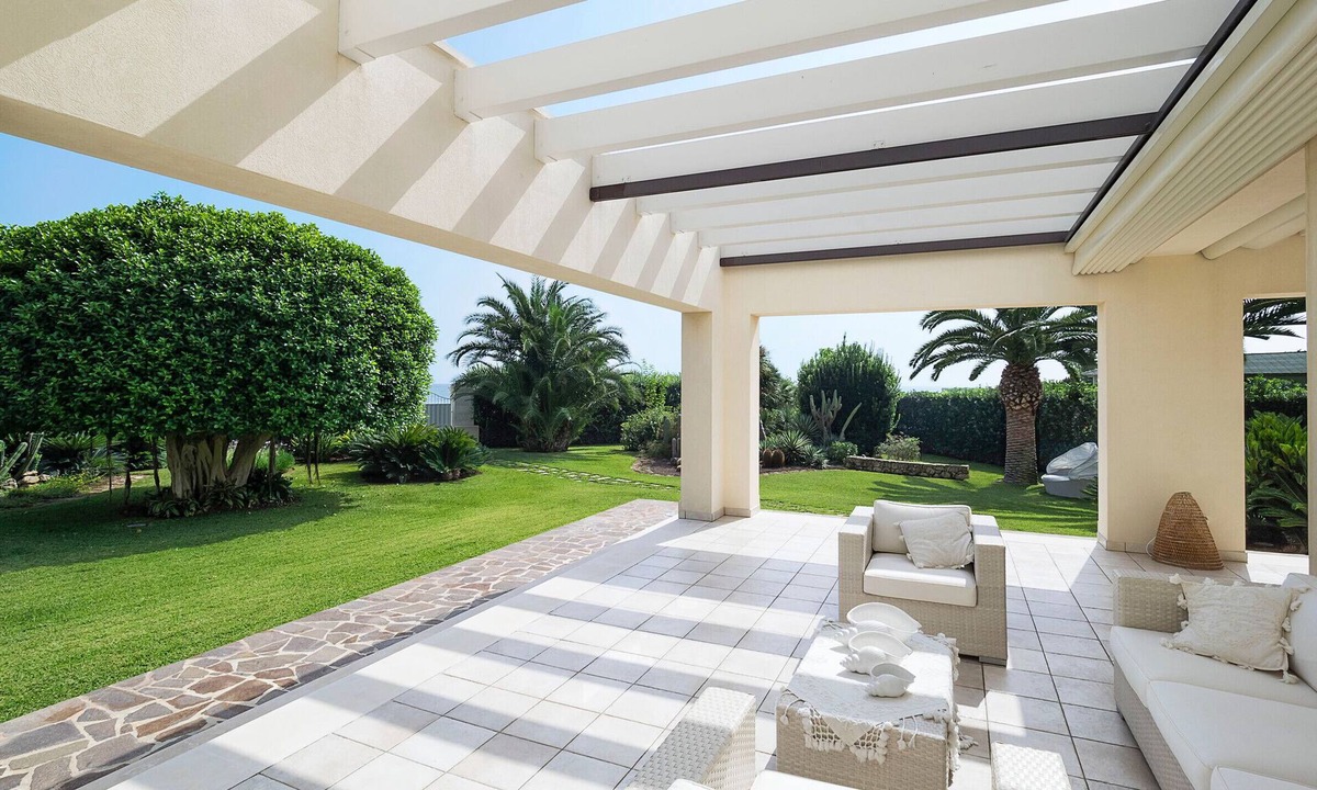 Fontane Bianche Villa | Private access to the sandy beach. Fontane Bianche, Sicily